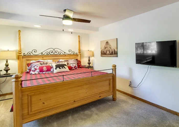 Holiday home Less Than 1 Mi To Rainbow Family With Fire Pit