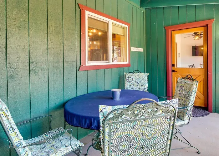Less Than 1 Mi To Rainbow Family With Fire Pit Holiday home