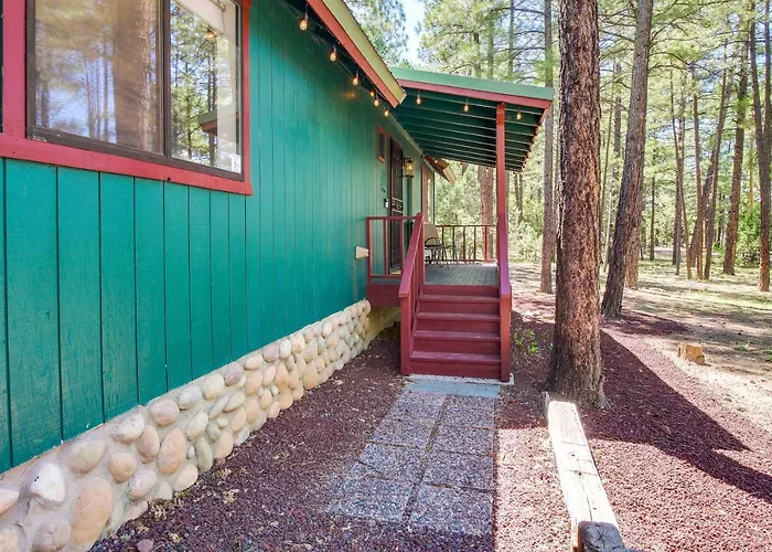 Holiday home Less Than 1 Mi To Rainbow Family With Fire Pit *