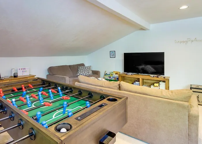 Less Than 1 Mi To Rainbow Family With Fire Pit Holiday home